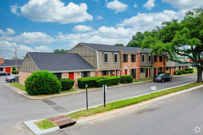 Building Photo - ReNew Towne Oaks