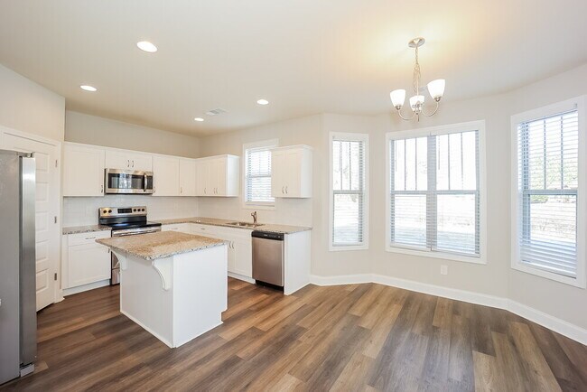 Building Photo - 425 Flowery Branch Ct