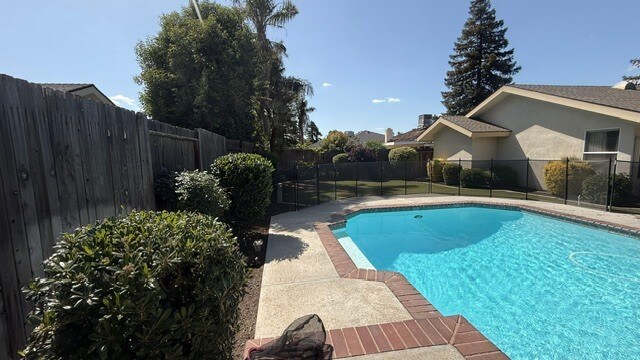 Building Photo - 9404 High Oak Dr