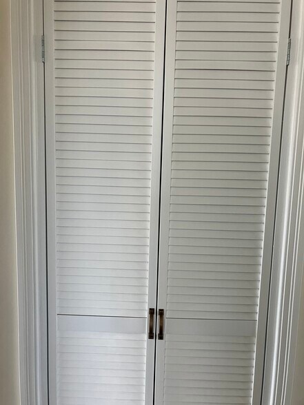 Building Photo - 834 12th St