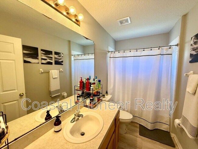 Building Photo - 11113 Avery Oaks Dr