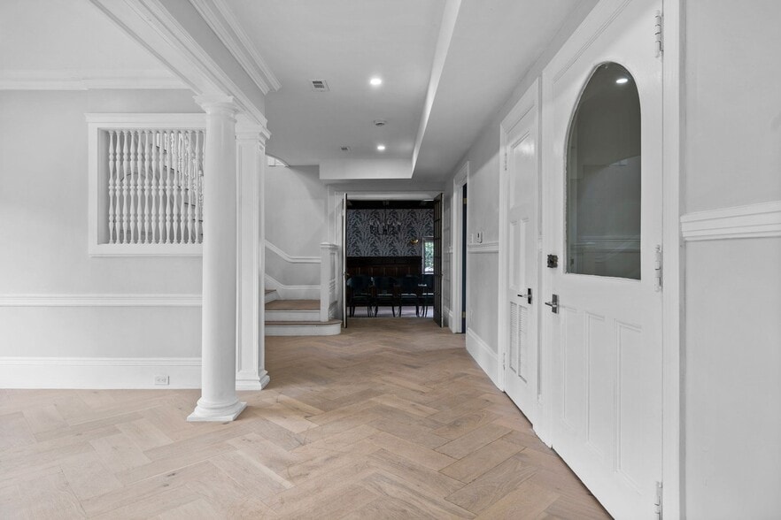 Building Photo - 476 Heath St