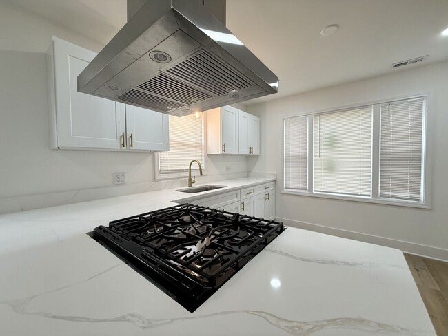 Building Photo - 14916 Langley Ave