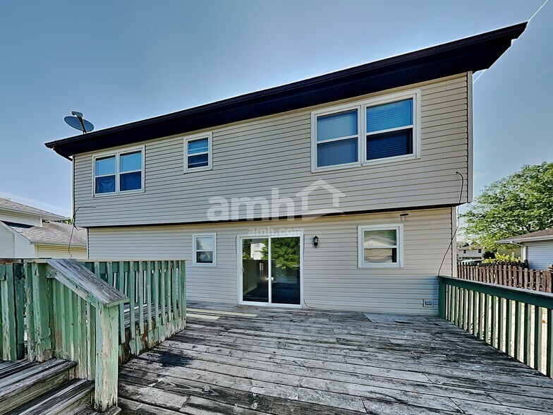 Building Photo - 2407 Joe Adler Dr