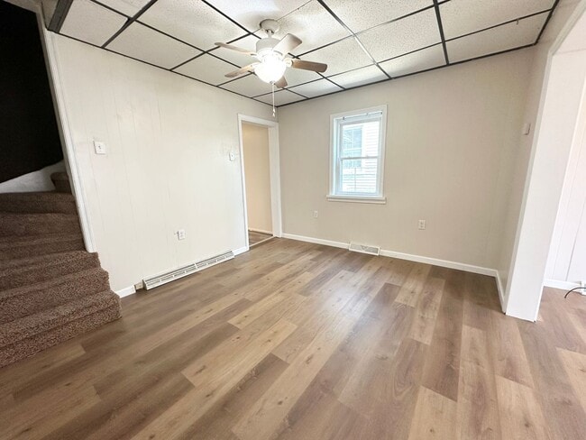 Building Photo - 1 Bedroom with Bonus Room in Lebanon!