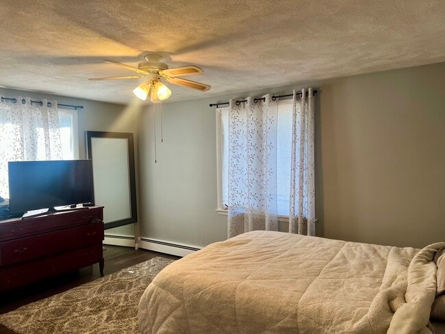 Building Photo - 24 Lily St