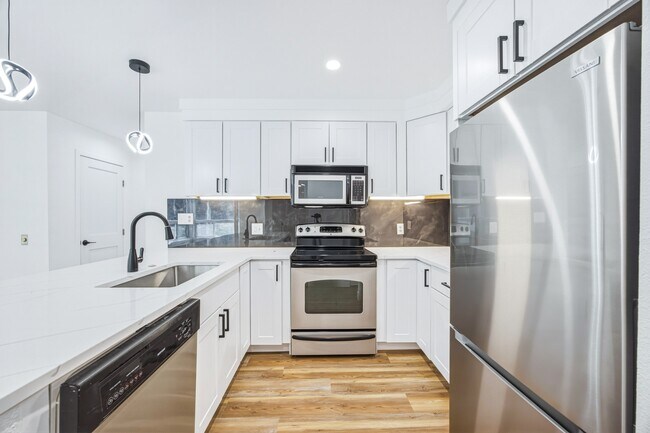 Building Photo - 34999 U.S. 6-M101