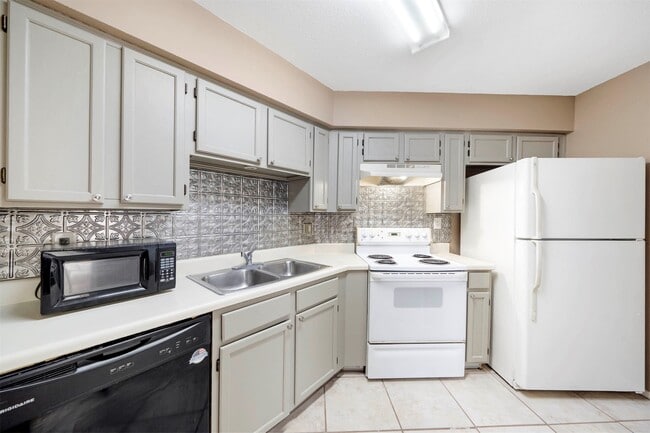 Primary Photo - 10630 Westbrae Pkwy