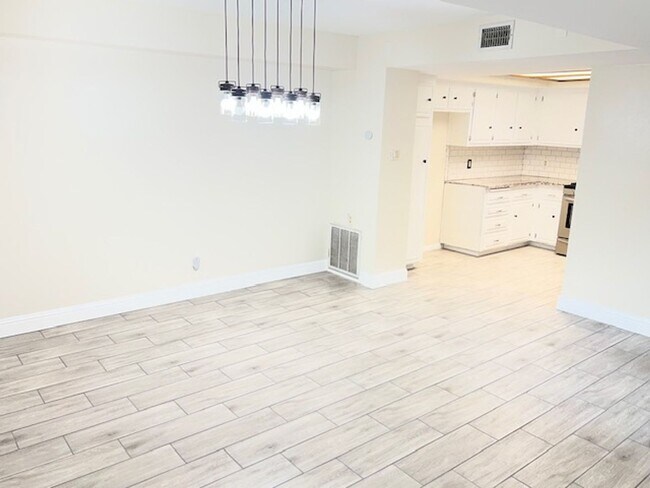 Building Photo - Condo