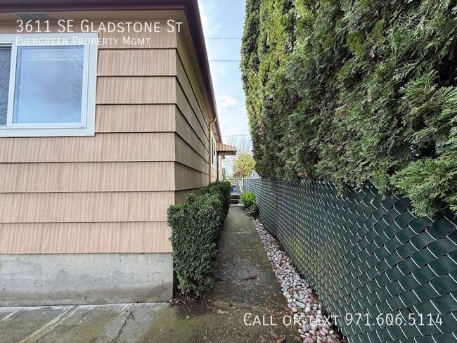 Building Photo - 3611 SE Gladstone St