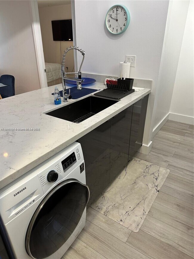 Building Photo - 850 N Miami Ave