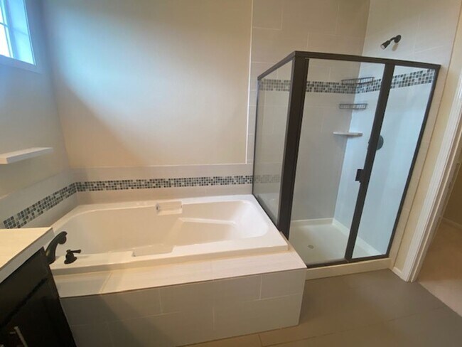 Building Photo - Beautifully Renovated 4 bedroom Home with attached 4 car garage!