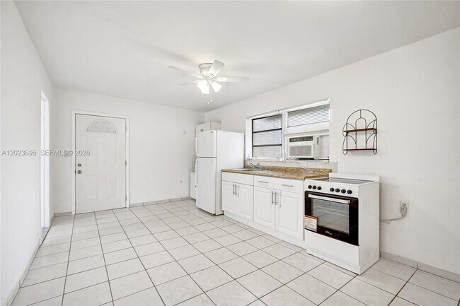 Building Photo - 877 W 33rd St