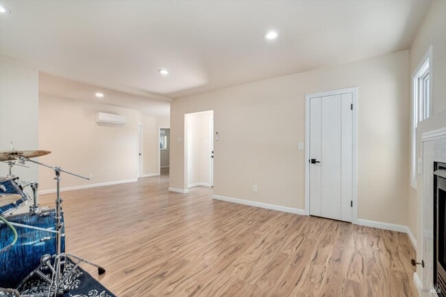 Building Photo - 9342 Chalk Hill Rd