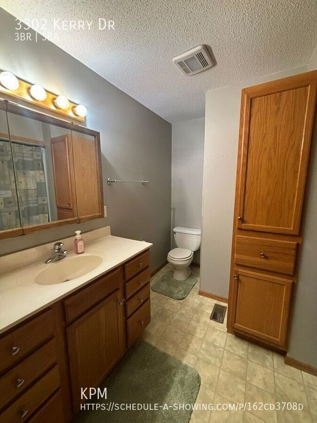 Building Photo - 3302 Kerry Dr