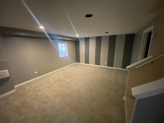 Building Photo - 463 Springwood Dr