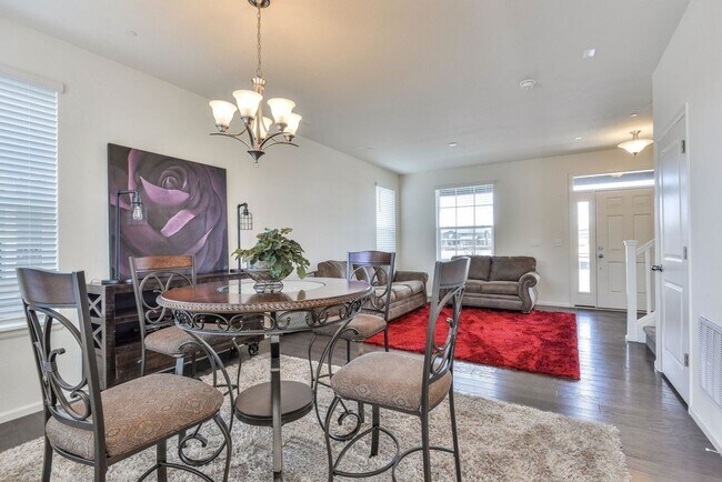 Building Photo - Beautiful 2-Bedroom, 2.5-Bath Townhome in ...