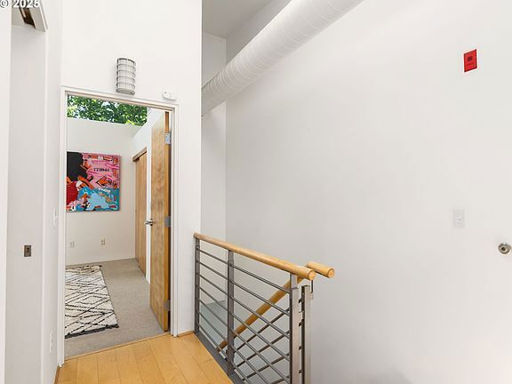 Building Photo - 1510 SE 34th Ave