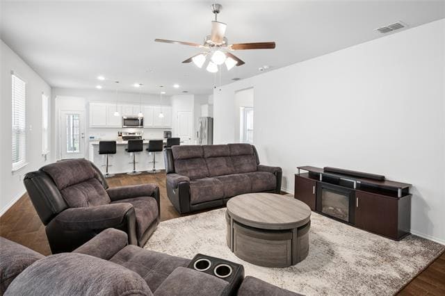 Building Photo - 517 Concho St