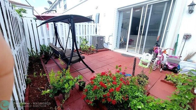 Building Photo - 4221 SW 157th Ave