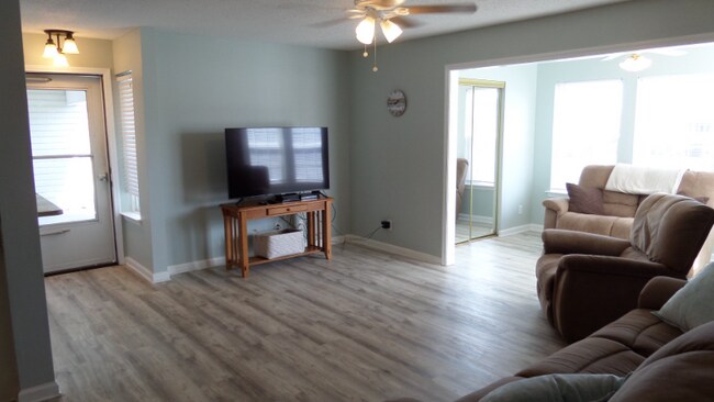 Building Photo - 2266 Huntingdon Dr