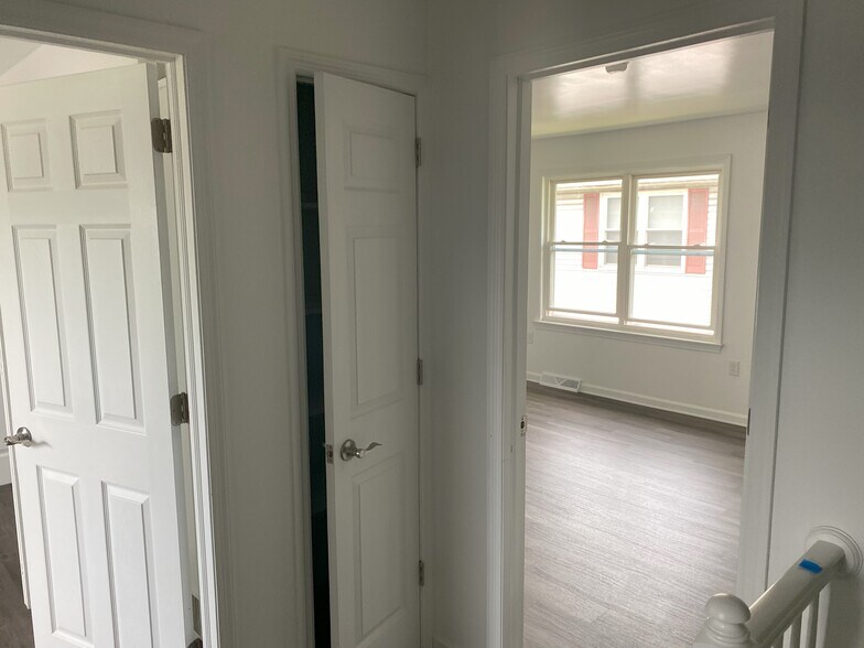Linen closet, BR 1 - 741D Union St