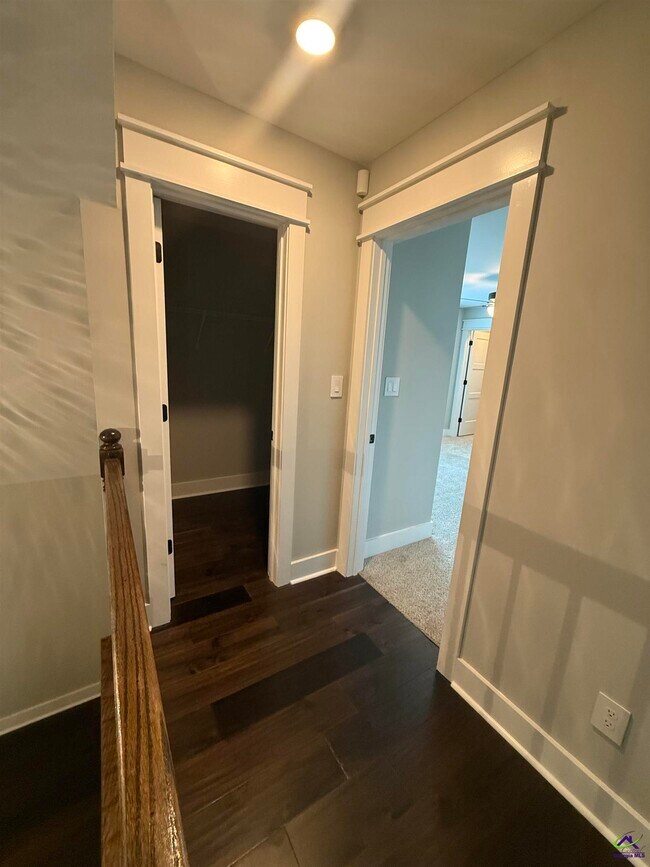 Building Photo - 221 Perth Ct