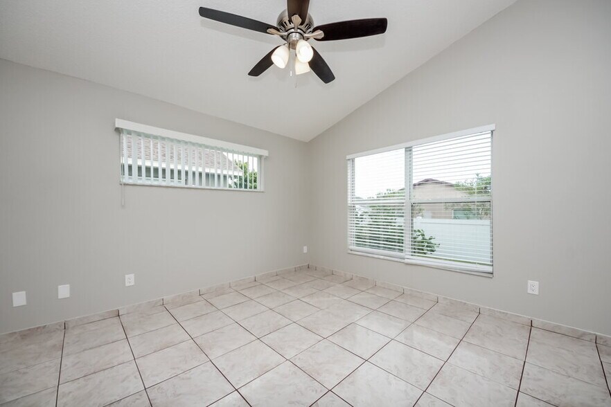 Building Photo - 1340 Sierra Cir