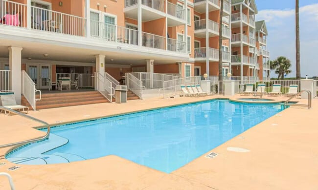 Building Photo - 572 E Beach Blvd