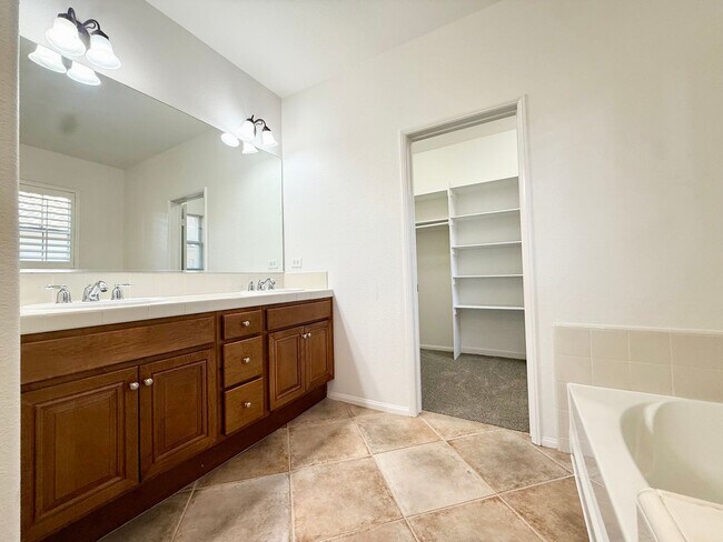 Building Photo - 2810 Piantino Cir