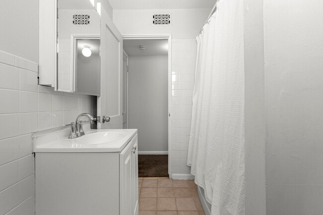 Building Photo - 24126 Dartmouth St