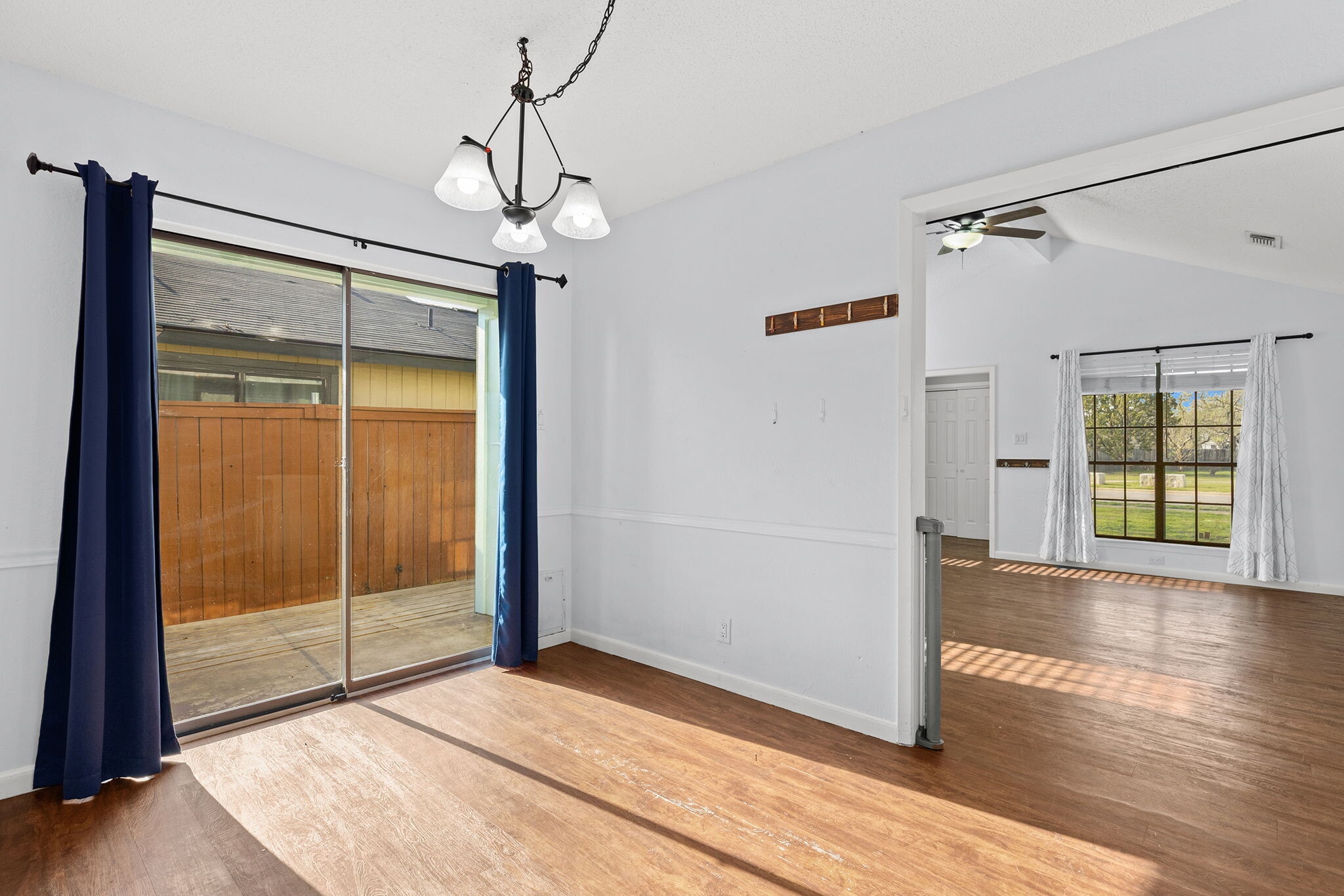 Building Photo - 1611 Somerset Dr