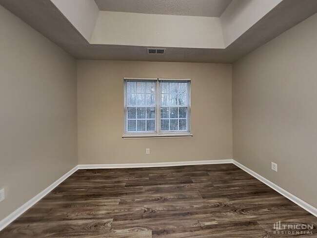 Building Photo - 8800 Willow Crest Dr