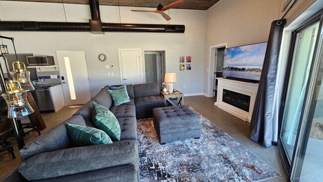 Building Photo - New build ready for move in