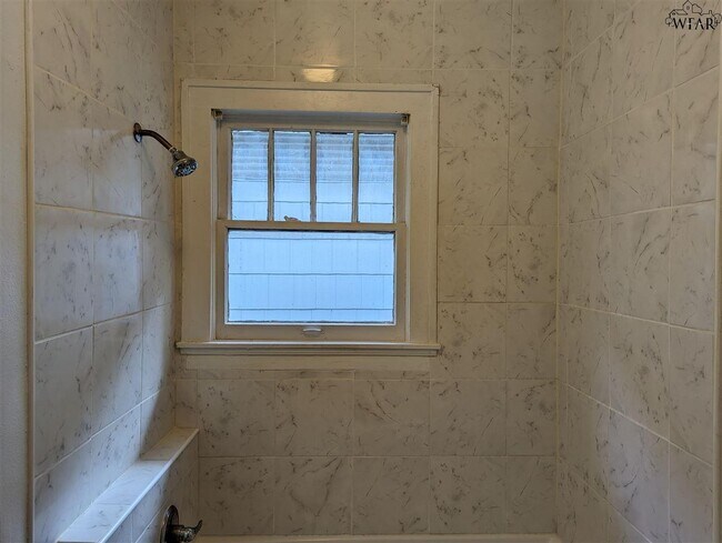 Building Photo - 1805 Tilden St