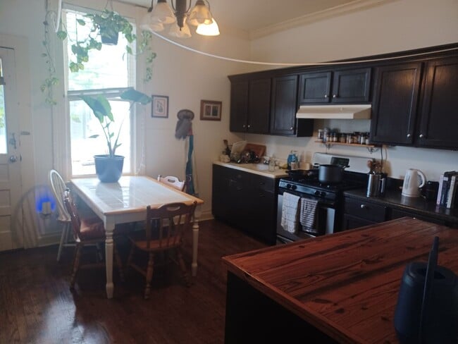 Building Photo - 403 Geneva St