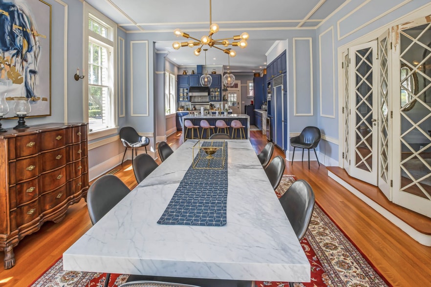 Building Photo - 624 E Victory Dr