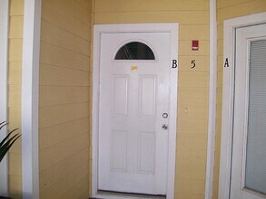 Building Photo - 811 Bradford Ave