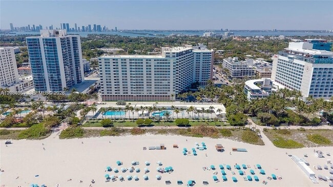Building Photo - 2899 Collins Ave