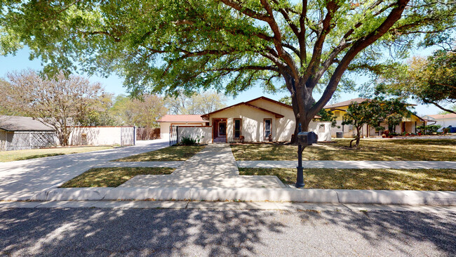 Primary Photo - 13519 Beltway St