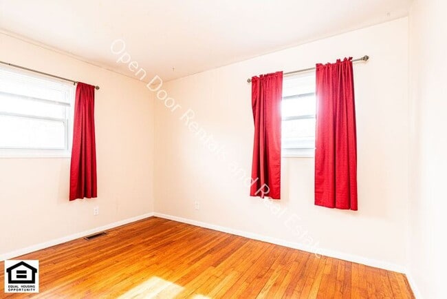 Building Photo - 605 N Camden Dr