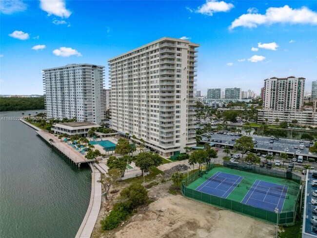 Building Photo - 300 Bayview Dr