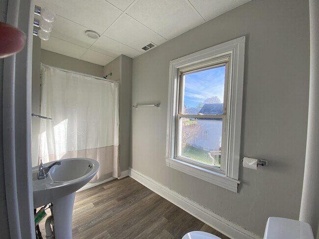 Building Photo - 1340 W College Ave