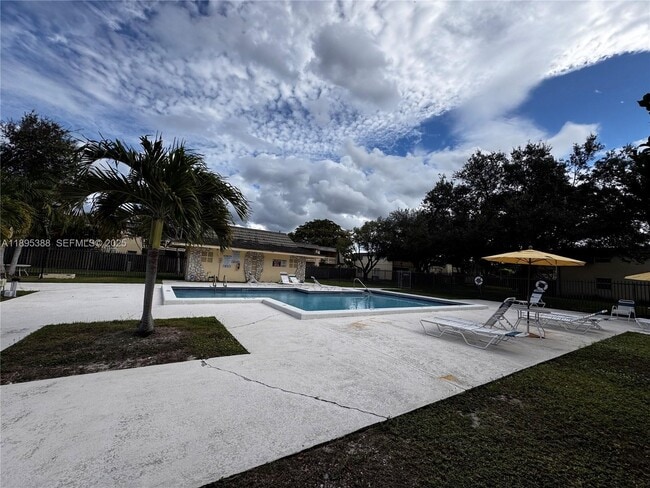 Building Photo - 8405 SW 137th Ave