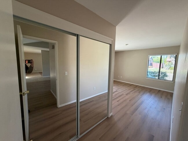 Building Photo - Well Maintained Duplex