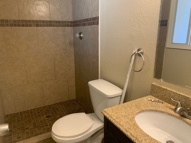 Building Photo - Great 3 bedroom 2 bath home
