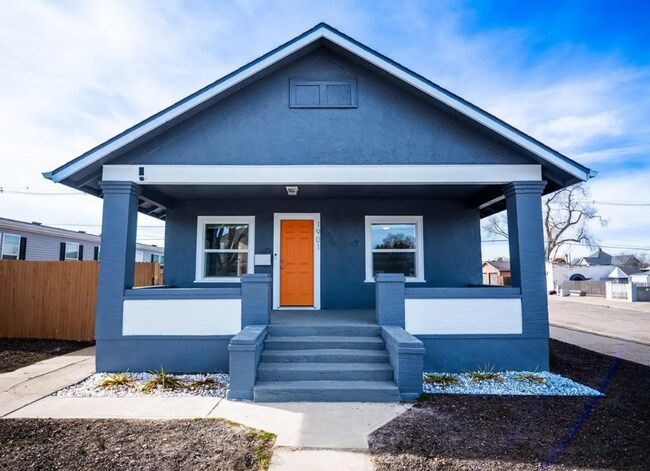 Building Photo - Updated 4BR with Fireplace, Deck & Private Backyard