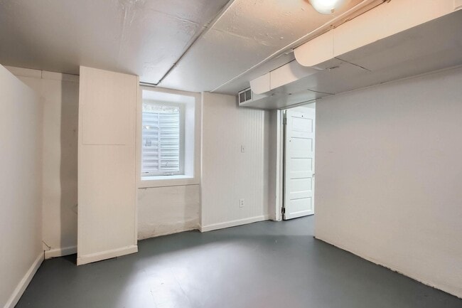 Building Photo - Charming 3 bedroom House in the heart of E...