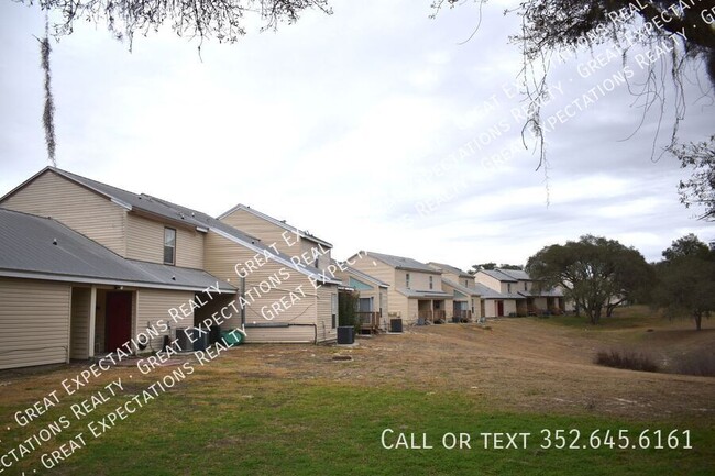 Building Photo - 2 Bed 1 Bath Apartment at Timberland Apart...