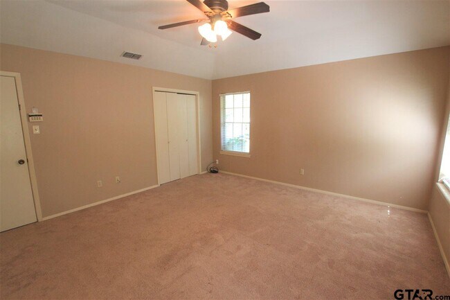 Building Photo - 8524 Radcliffe Dr